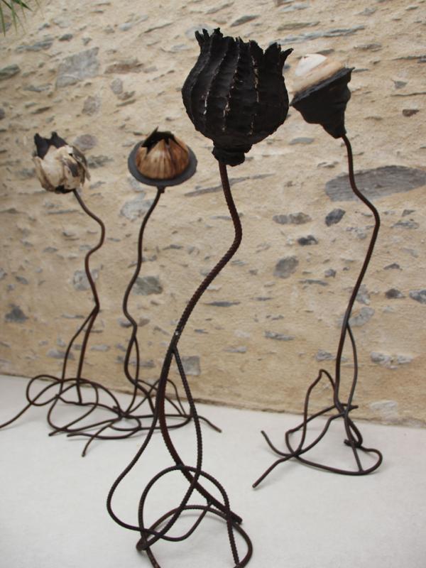 Sculptures fleurs grès